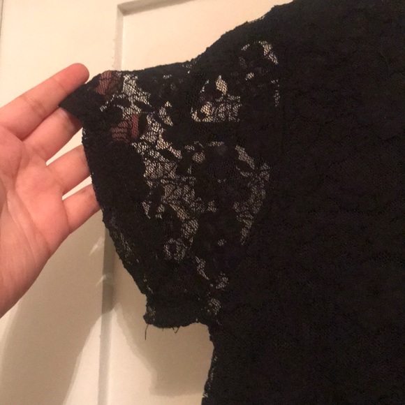 Lace black crop top with exposed back short sleeve - Picture 3 of 6